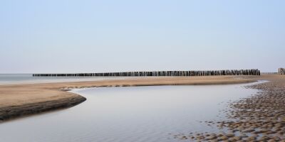 Salzige Stille am Strand von Zeeland