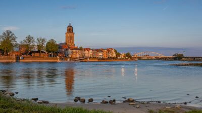 Skyline van Deventer in het gouden uur
