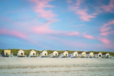Beach Cabines aan strand van Domburg in Zeeland