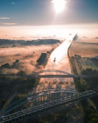 Bruggen bij ochtendgloren