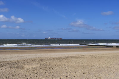 Cadzand-bad zee en vrachtschip
