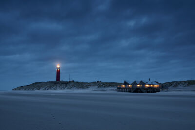Stormachtig blauwe uurtje op het strand van Texel