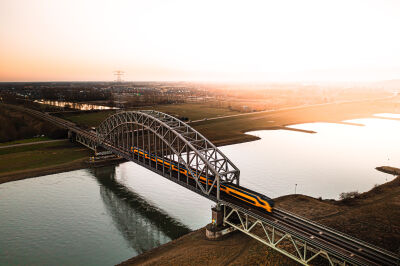 Zonsondergang spoorbrug Oosterbeek