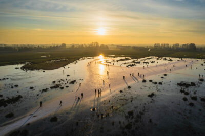 Ijspret met zonsondergang