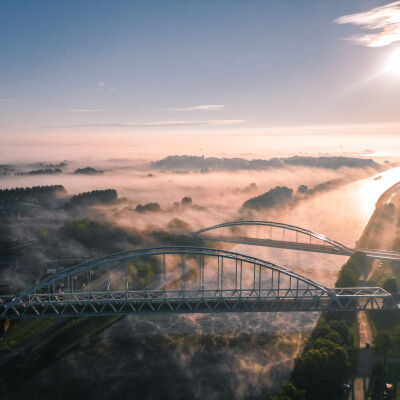 Bruggen bij ochtendgloren