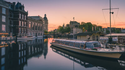 Zonsopkomst aan de Amstel