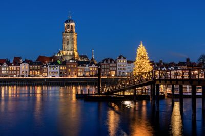 Deventer avond skyline in Kerstsfeer