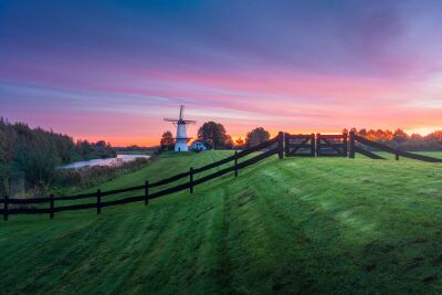Indrukwekkende zonsopkomst bij Molen de Vlinder