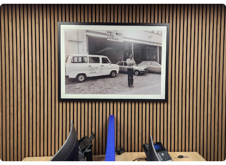 /uploads/2023_11_24_111116_picfee-wanddecoratie-zakelijk-succesverhaal-van-gent-autoverhuur.webp